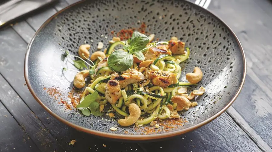 Spaghetti di zucchine con pollo